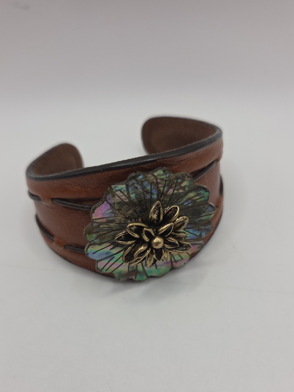 Fossil Brown Leather Cuff Bracelet With Irridesent Flower Shell Vintage
